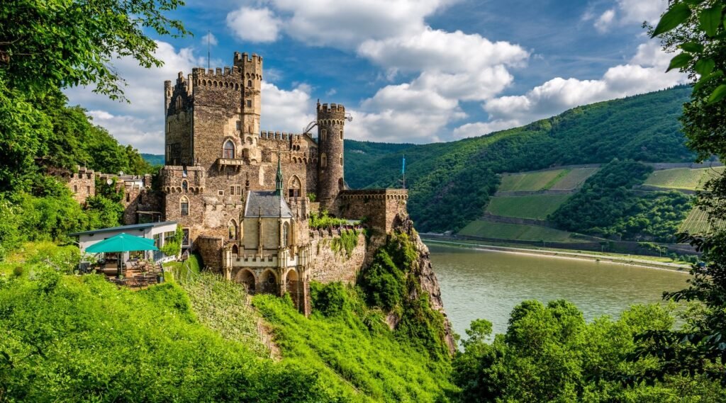 Private coach hire Rhine Gorge