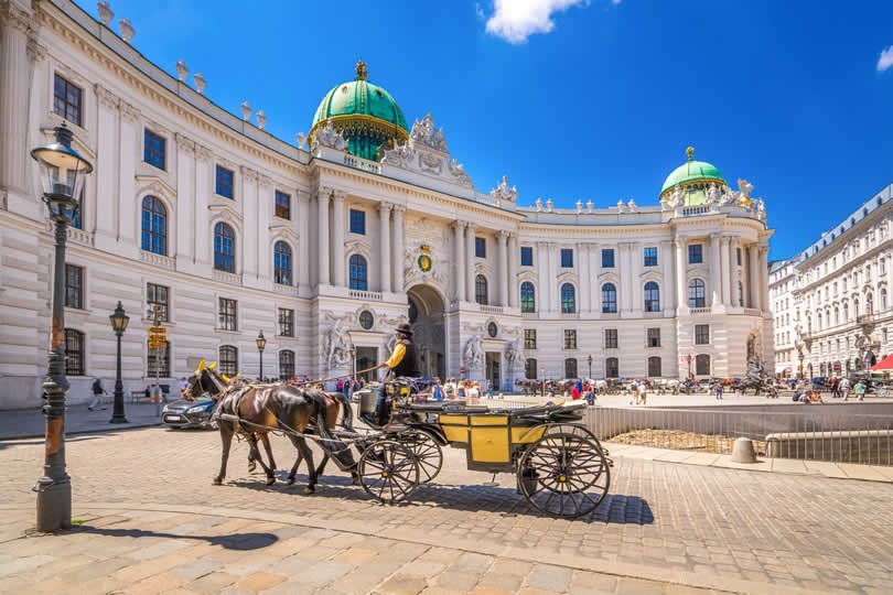 Corporate Coach Hire Vienna to Prague