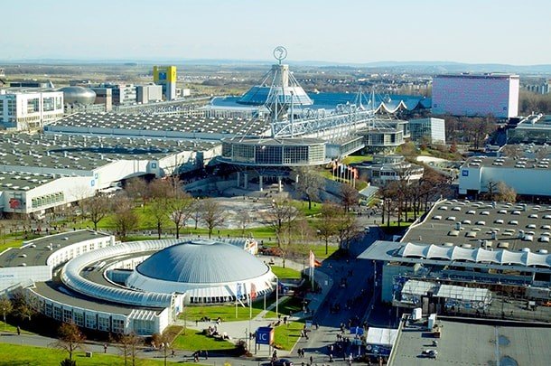 Private coach hire for Hannover events