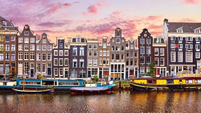 Luxury coach hire Schiphol Airport