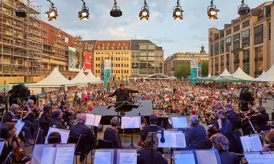 Stuttgart airport transfers for groups

