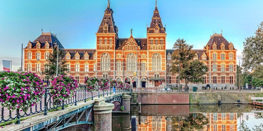 Luxury coach hire Schiphol Airport

