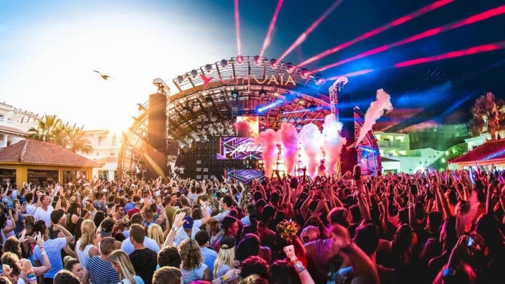 Luxury coach hire for Ibiza events and airport pickup