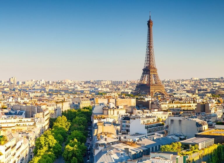 "Coach Transfers for Groups Paris to Amsterdam"