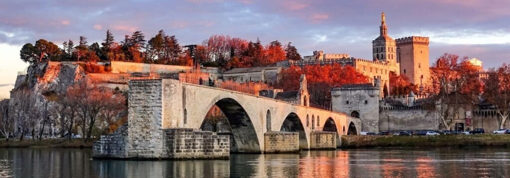 Heritage tours Avignon by coach