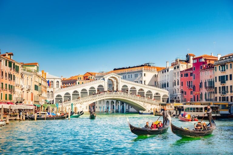Best way to travel to Venice Carnival