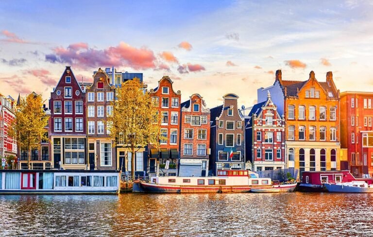 Best coach tours to Zaanse Schans from Amsterdam