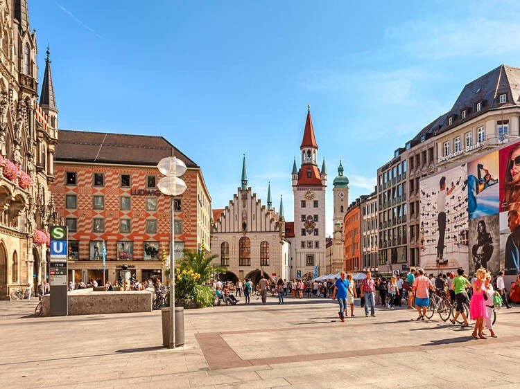 Munich to Neuschwanstein Castle bus tour