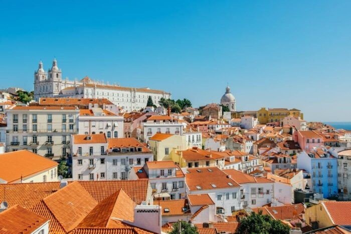 Lisbon Airport to Cascais group transport