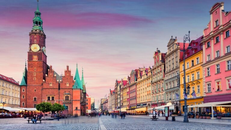 Wrocław minibus rental for historical tours