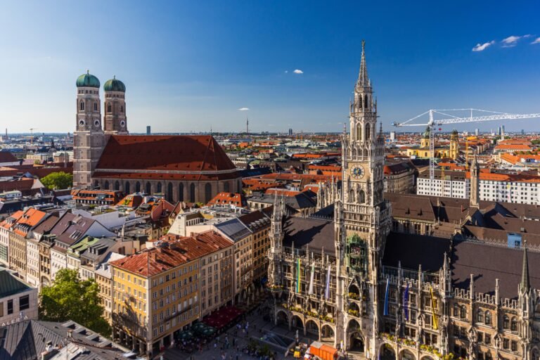 Tourist coach from Hahn to Frankfurt city