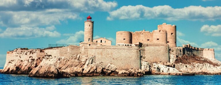 Marseille Port to Provence Day Trip by Coach