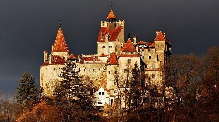 Bran Castle Tour from Brașov by Coach