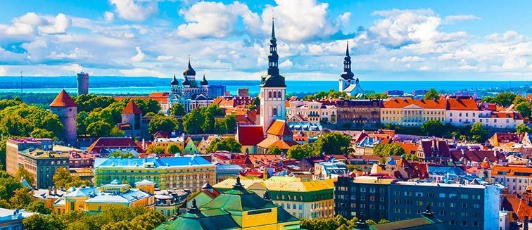 Tallinn Port to Old Town by Coach