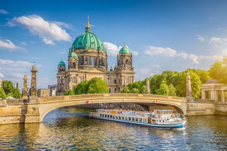 Luxury Coach Transfer Amsterdam to Berlin