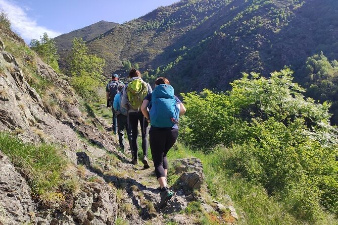 mountain-hiking-group-coach-pyrenees

