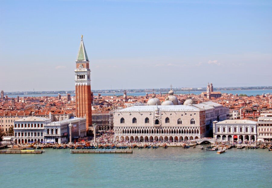 Venice Mainland Coach Hire with Island Access