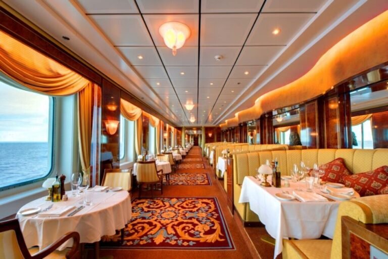 Fine Dining on Luxury Coaches