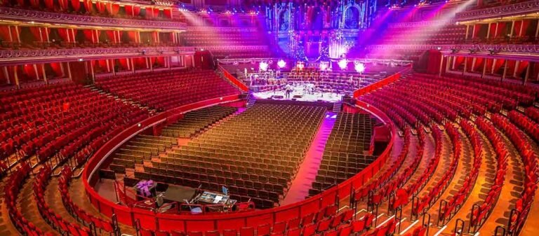 Luxury Coach Hire for Theatre Enthusiasts