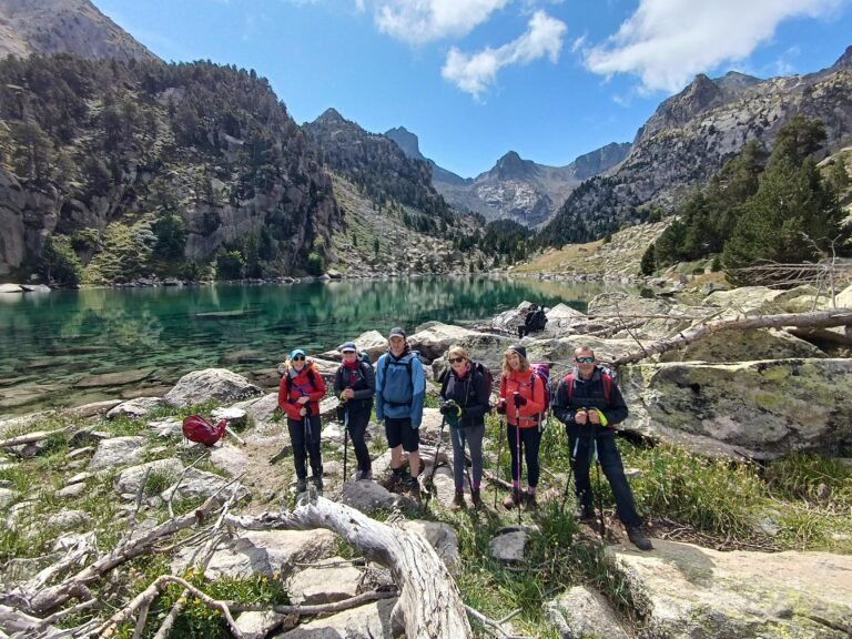 mountain-hiking-group-coach-pyrenees