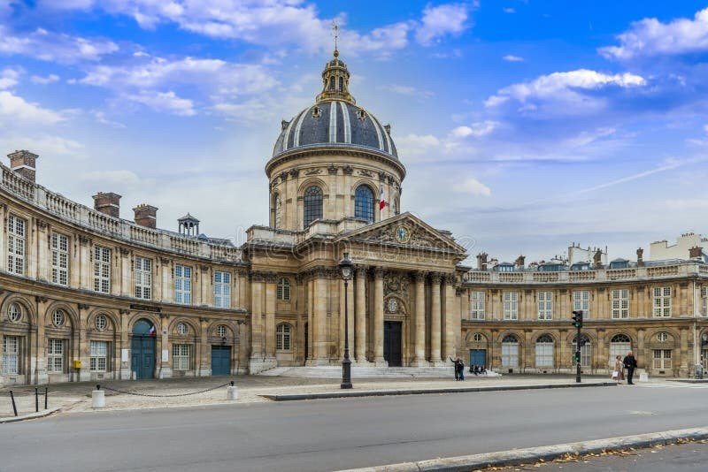 Student Coach Hire for Fashion Capital Tours