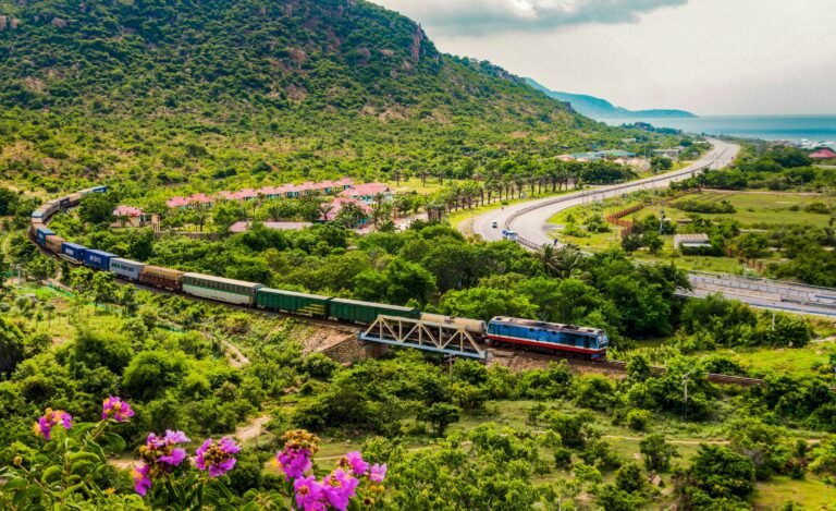 Scenic Rail Route Coach Transfers for Train Lovers