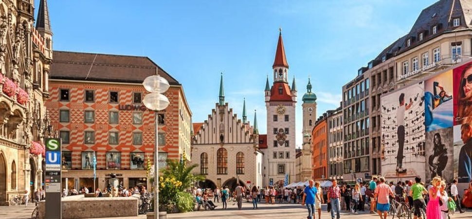 Munich to Neuschwanstein Castle bus tour