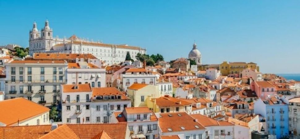 Lisbon Airport to Cascais group transport