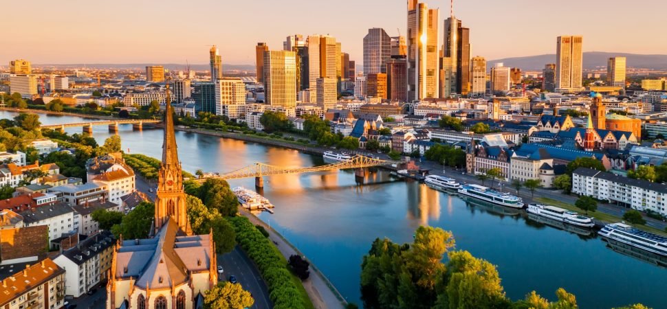 Airport to city center bus Frankfurt