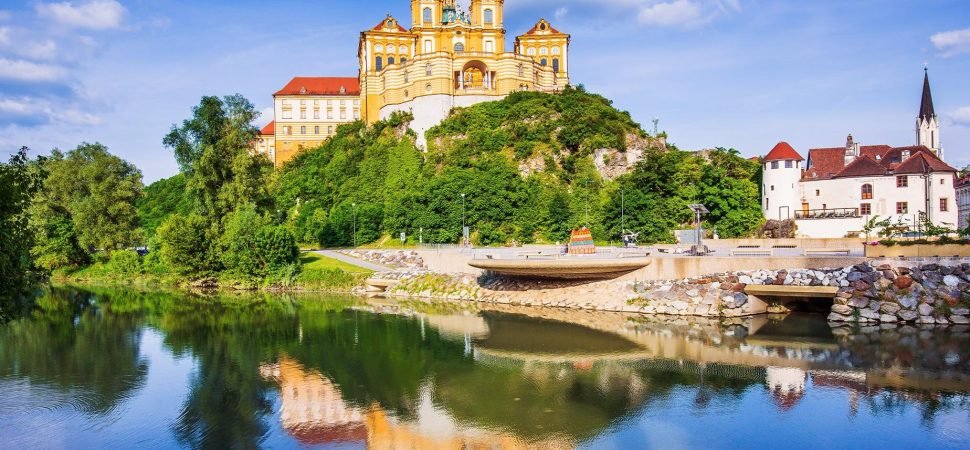 Private bus hire Danube scenic route