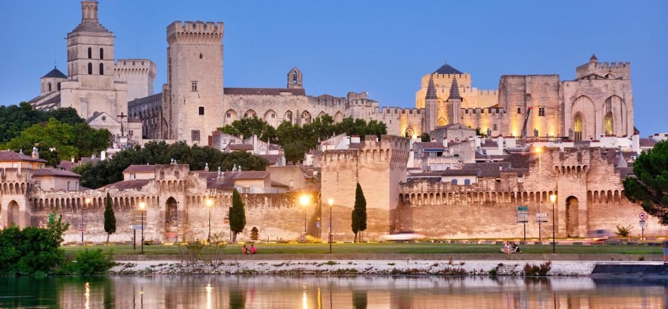 Heritage tours Avignon by coach