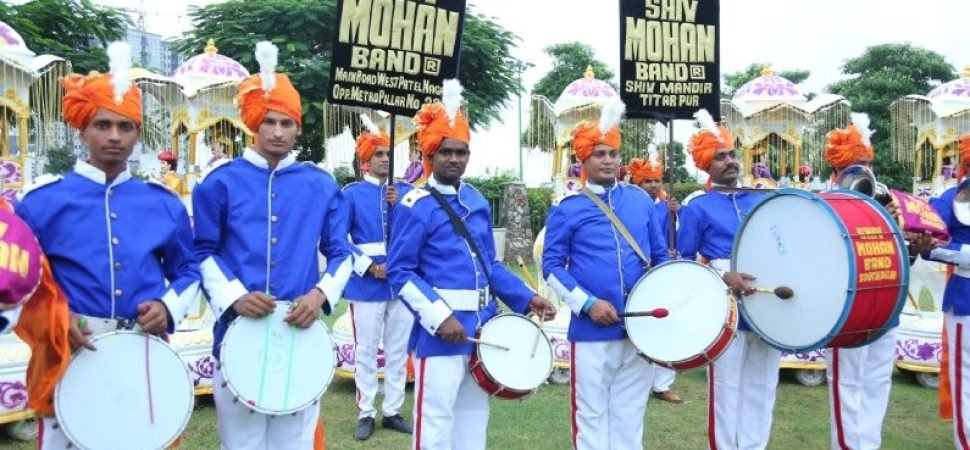 Private Bus Hire for Baraat Ceremony and Dhol Travel