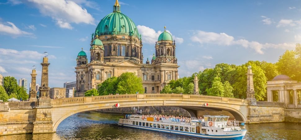 Luxury Coach Transfer Amsterdam to Berlin