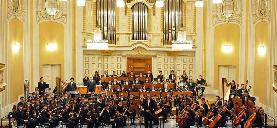 Music Group Travel by Coach for Performances