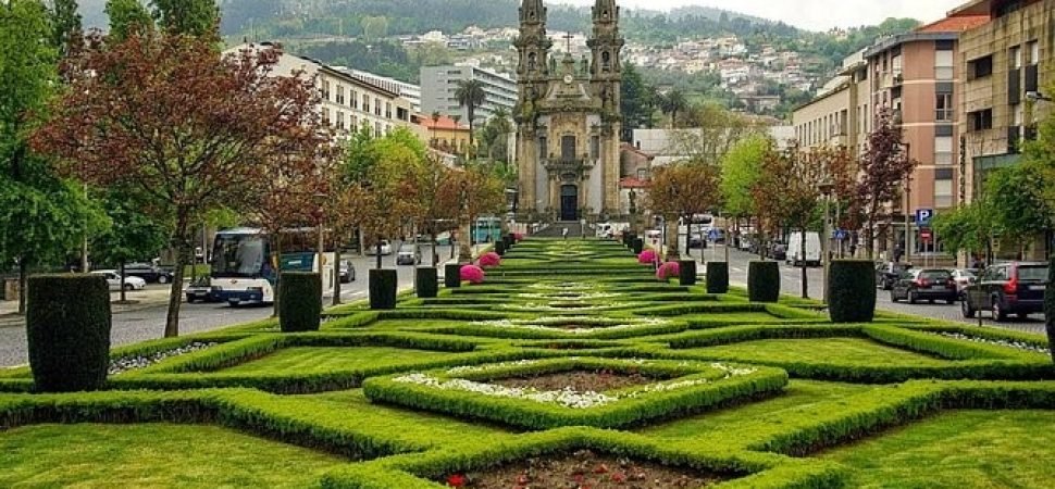 Coach Travel in Northern Portugal – From Porto to Guimarães
