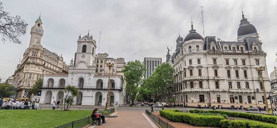 Latin American Group Coach Packages in Europe