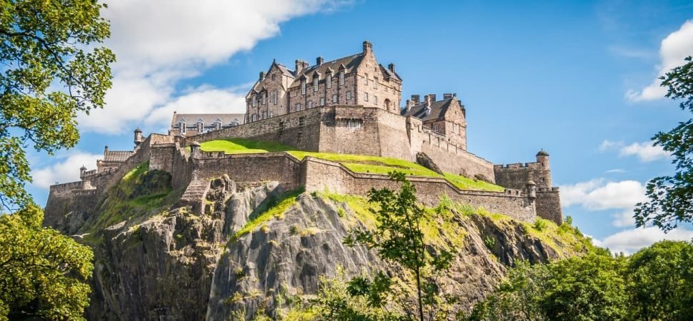 Cultural Coach Trip to Edinburgh Castle