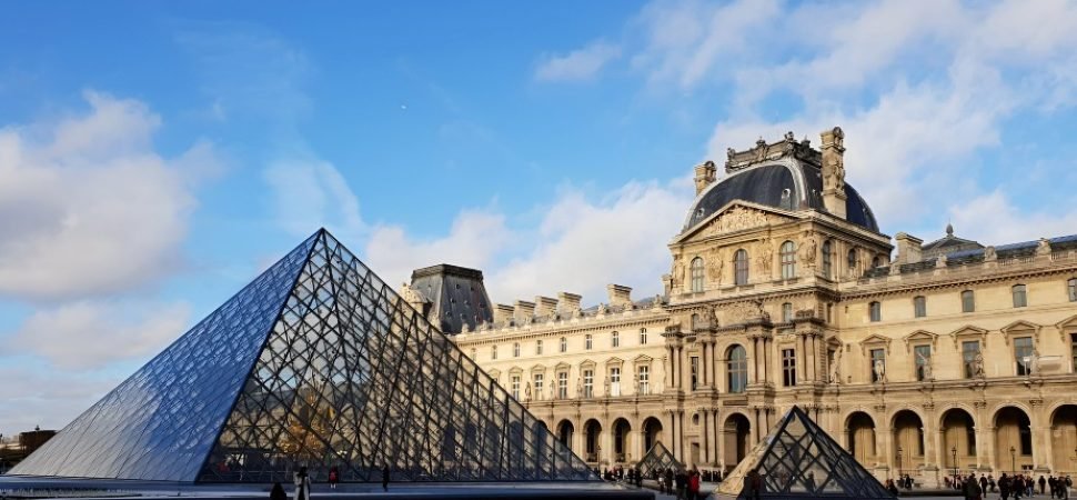 Multi-City Art Tour Coach Hire in Europe