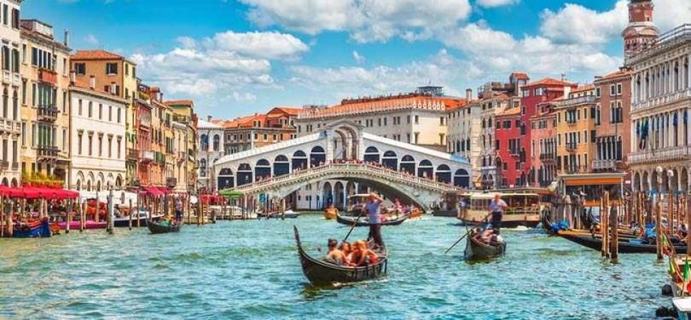 Paris Venice Valentine’s Day Group Coach Travel