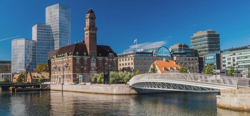 "Group travel to Malmö from Copenhagen"